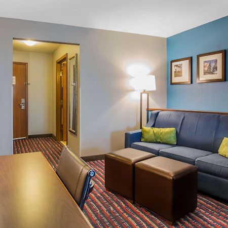 Comfort Suites Fairview Heights Bagian luar foto
