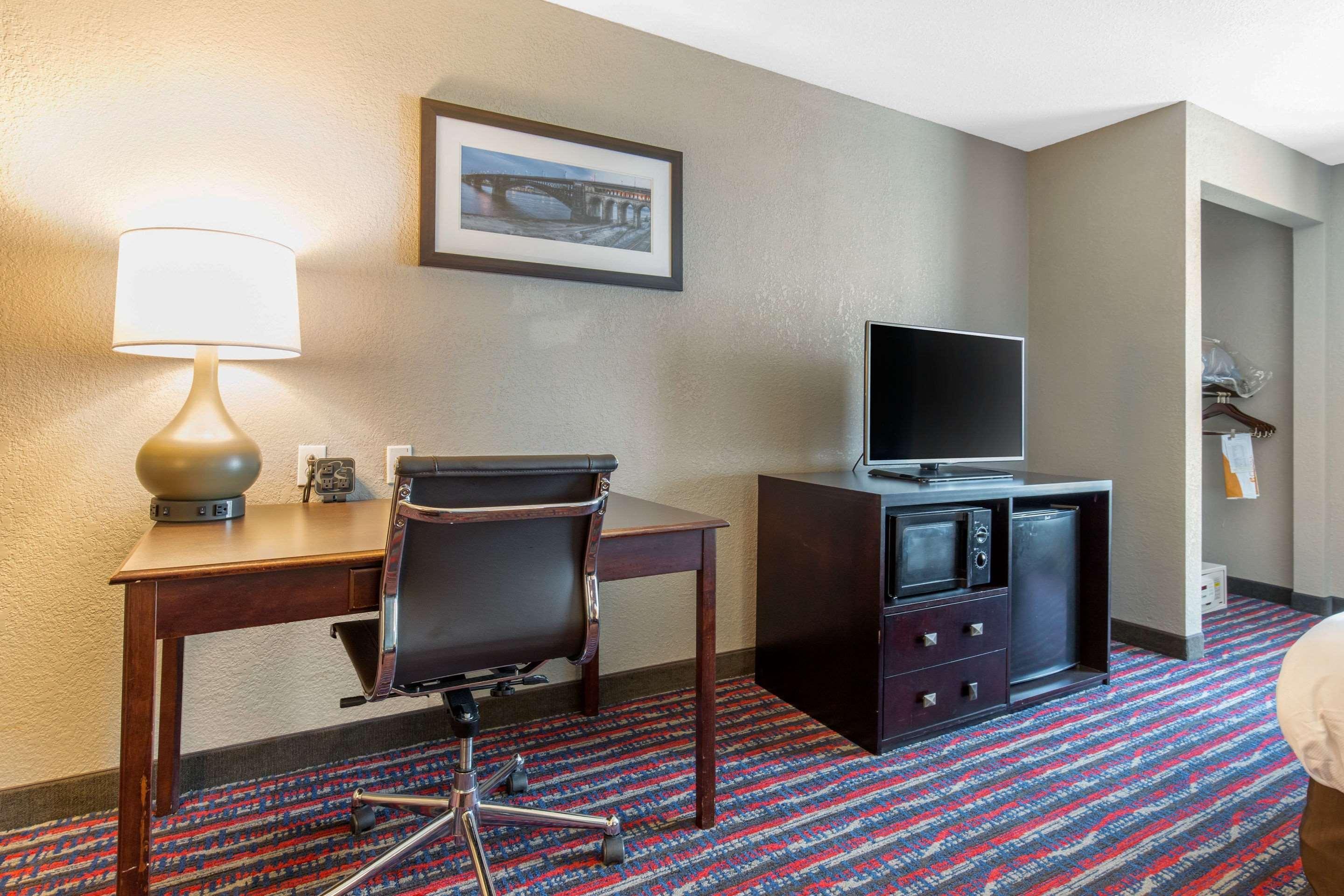 Comfort Suites Fairview Heights Bagian luar foto