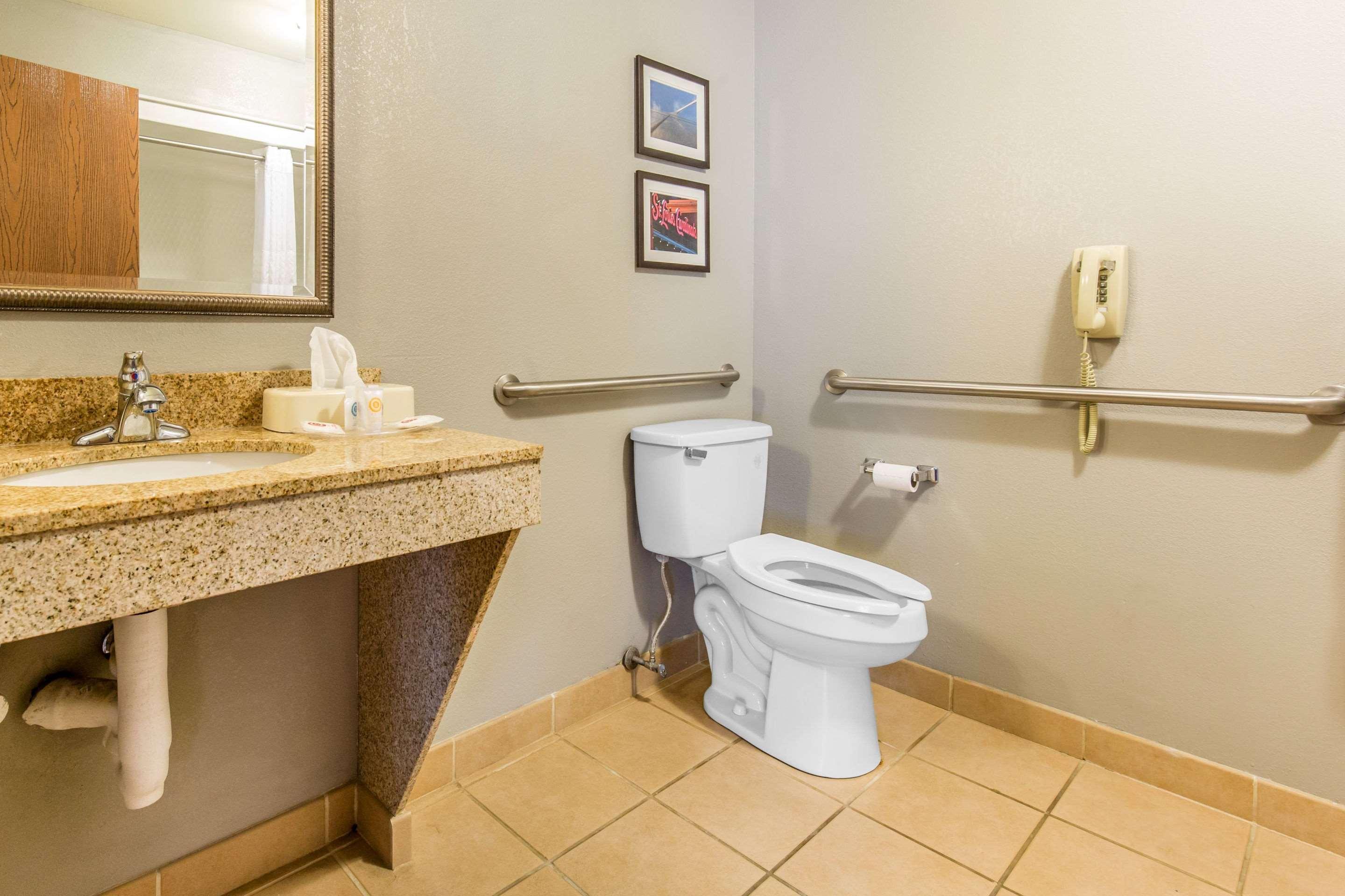 Comfort Suites Fairview Heights Bagian luar foto