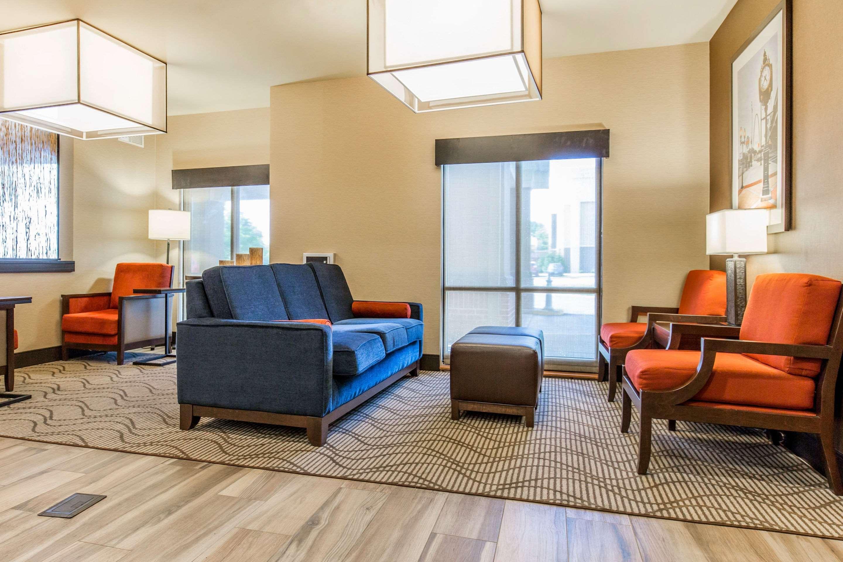 Comfort Suites Fairview Heights Bagian luar foto